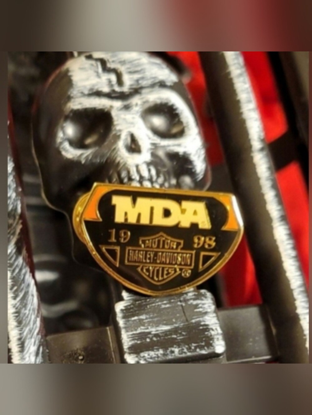 Vtg 90s Harley Davidson MDA 1998 graphics glossy HD logo biker vest pin brooch